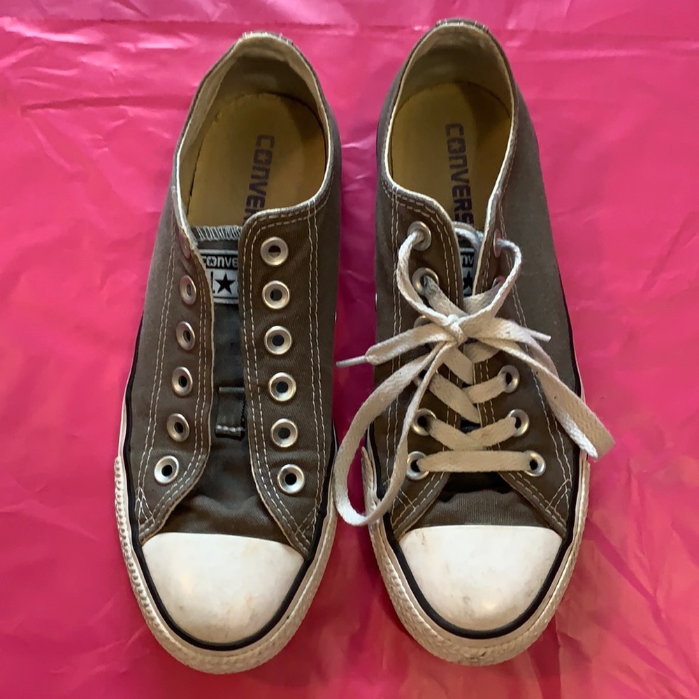 gently used low top converse